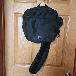 Vintage‎ Eddie Bauer Black Sling Bag Crossbody Messenger Bag Full Zip w/Flap EUC